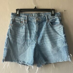American Eagle Raw Hem Realxed Shorts Size 4